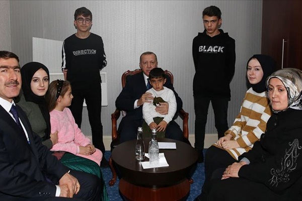 Erdoğan, şehit eşi ve çocuklarını kabul etti