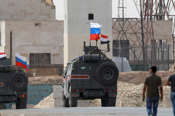 Rus askeri polisi Rakka'da! ABD'nin boşalttığı üsse yerleştiler