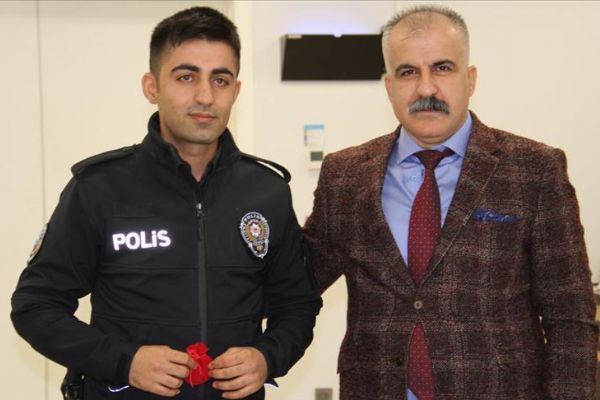 İstanbul Havalimanı'nda sigarayı bırakan polisler altınla ödüllendirildi