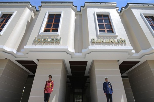 'Hollanda uyruklu iki terörist ülkelerine sınır dışı edildi'