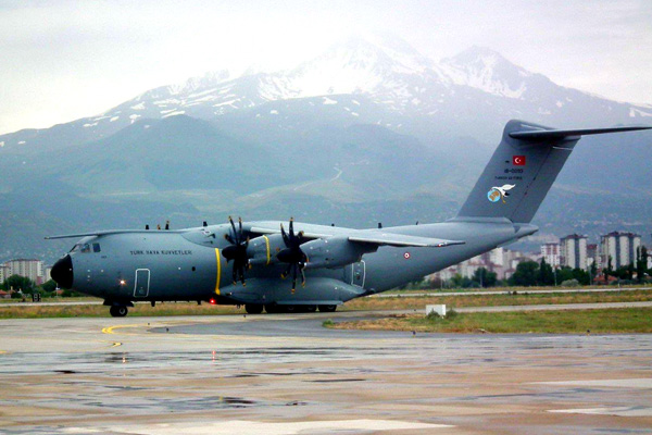 Türkiye’den Somali’ye yardım uçağı
