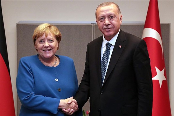 Erdoğan, Merkel ile görüştü