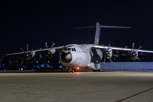 2 Türk'ün cenazesi ile 16 yaralı Türkiye'ye getirildi