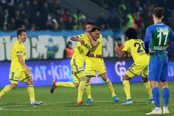 Fenerbahçe ligin ilk yarısını galibiyetle kapattı