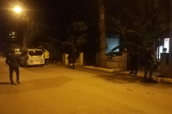 İzmir'de iki kişiyi öldüren şahısla polis arasında çatışma