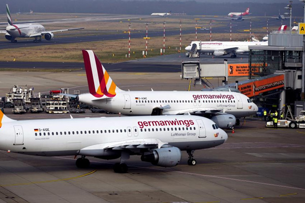 Alman hava yolu şirketinden grev kararı: Uçuşlar iptal edildi