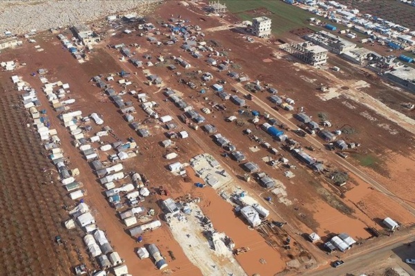 İdlib'deki saldırılardan kaçan 20 bin sivil daha Türkiye sınırı yakınlarına göç etti