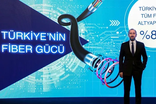 Türk Telekom CEO'sundan operatörlere çağrı