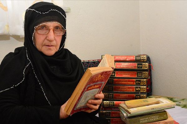 Bizgili köyünün 'kitap kurdu' Leyla teyzesi