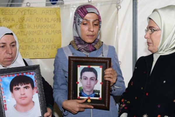 Emine Erdoğan'dan Diyarbakır annelerine destek ziyareti