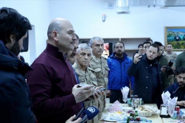 Cumhurbaşkanı Erdoğan Hakkari'deki askerlerin yeni yılını kutladı