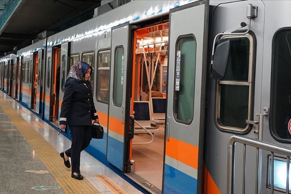 Yenikapı-Hacıosman metrosu cumartesi günleri de 8'li trenlerle hizmet verecek