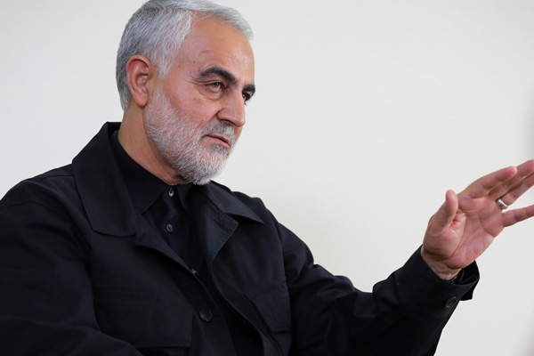 Kasım Süleymani'nin yanındaki İranlı subaylar