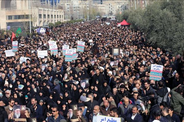 İran'da cuma namazı sonrası ABD karşıtı gösteri düzenlendi