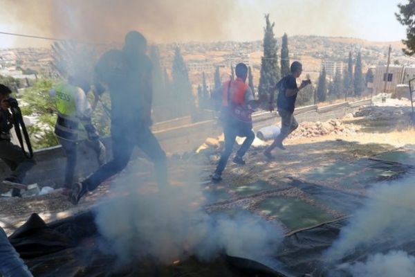 İsrail güçleri, Batı Şeria'da iki göstericiyi yaraladı