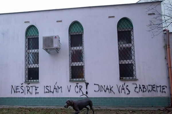 Çek Cumhuriyetinde bir camiye Irkçı saldırı