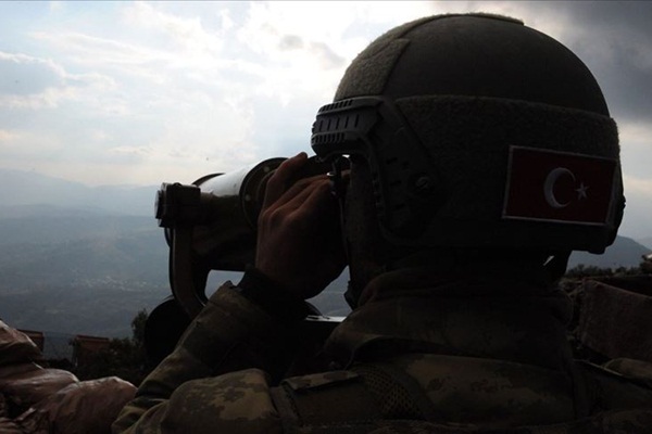 PKK/YPG'li 2 terörist teslim oldu