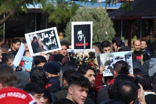 Hatay'da Suriyeliler İdlib'deki saldırıları protesto etti