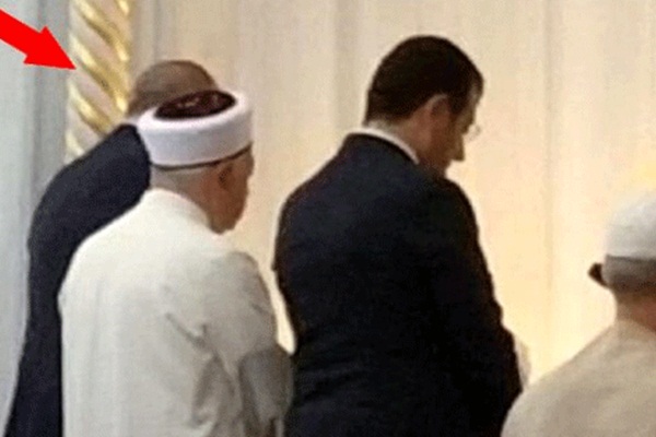 İmamoğlu, cuma namazı çıkışında Cumhurbaşkanı Erdoğan ile ne konuştuğunu anlattı