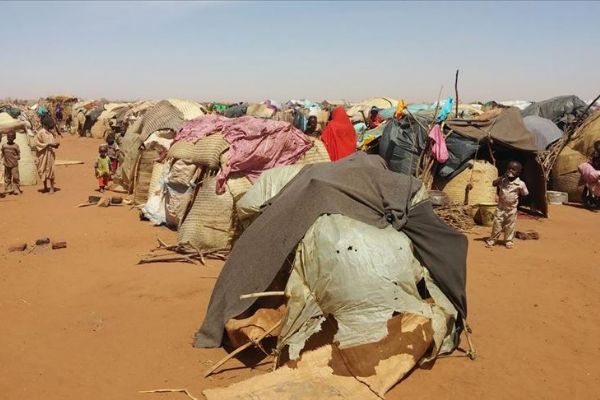 Sudan'ın Darfur bölgesindeki çatışmalar nedeniyle 5 bin kişi Çad'a sığındı