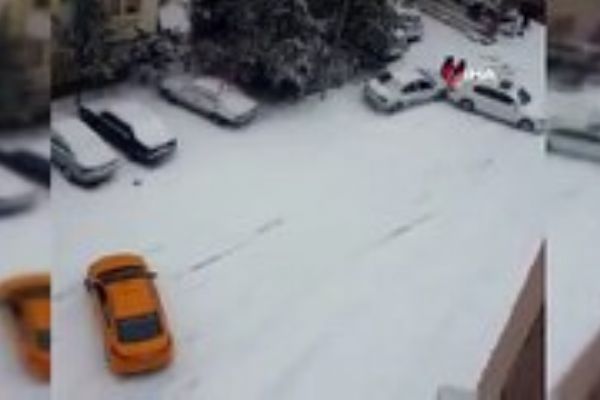 Ankara'da kar hayatı olumsuz etkiledi