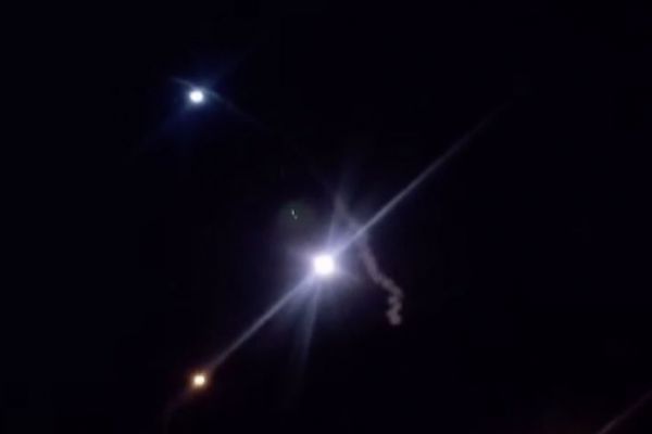 İran Devrim Muhafızları Ordusu ABD'nin Irak'taki üssünü füzelerle vurdu