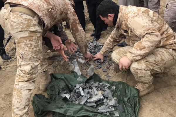 İran'ın ABD üssünü vurduğu Irak'taki bölgeden balistik füze parçaları görüntülendi