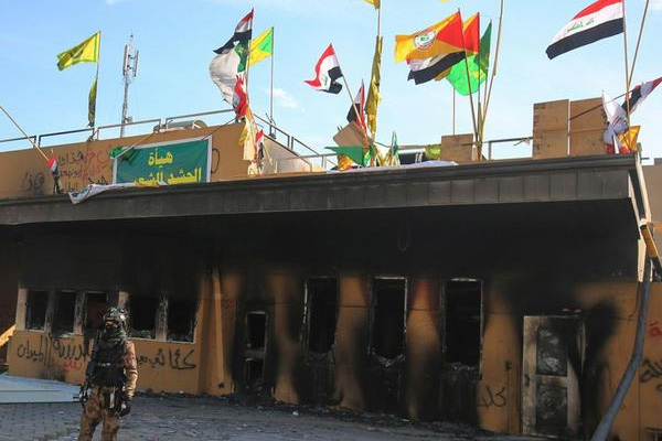 ABD'nin Bağdat elçiliği yakınlarına füze atıldı