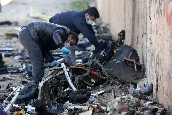 Ukraynalı heyet düşen uçakla ilgili inceleme yapmak üzere Tahran'da