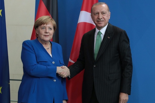 Erdoğan, Merkel ile görüştü