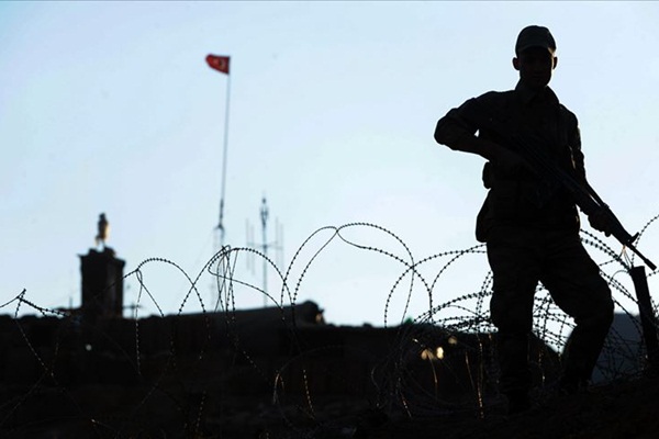 5 terörist teslim oldu