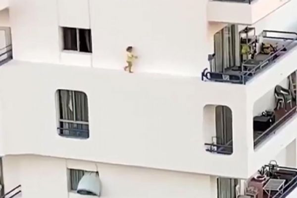 Küçük kızın tehlikeli oyunu!