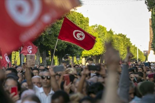 Tunus'ta siyasi parti grupları yeni hükümet için girişimde bulunacak