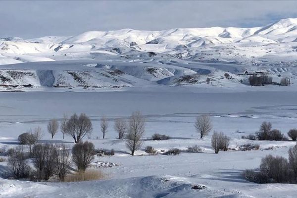 Kızılırmak'ın bazı bölümlerinin yüzeyi buz tuttu