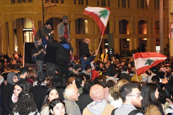 Lübnan'da göstericiler yine meydanlara çıktı