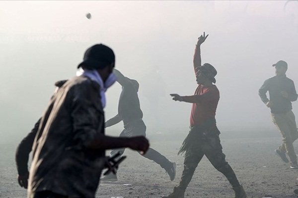 Irak'ta hükümet karşıtı gösterilerde onlarca kişi yaralandı