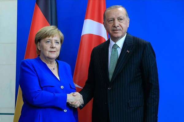 Erdoğan, Merkel ile görüştü