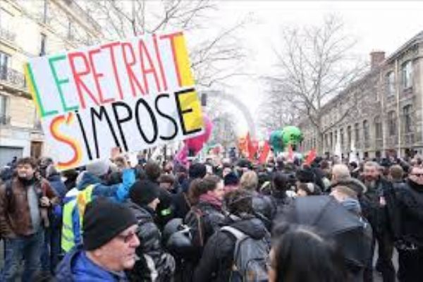 Macron yönetiminin emeklilik reformunu protesto etmek için gösteri düzenlendi