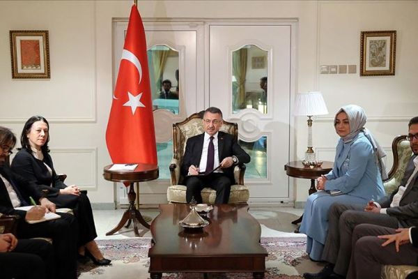 Cumhurbaşkanı Yardımcısı Oktay Umman'da Türk iş insanlarıyla görüştü