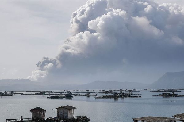 Filipinler'deki Taal Yanardağı'nda ikinci patlama