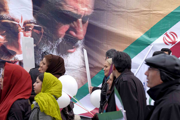 İranlı siyasetçi Şekurirad: Halk ile devlet arasındaki mesafe çok açıldı