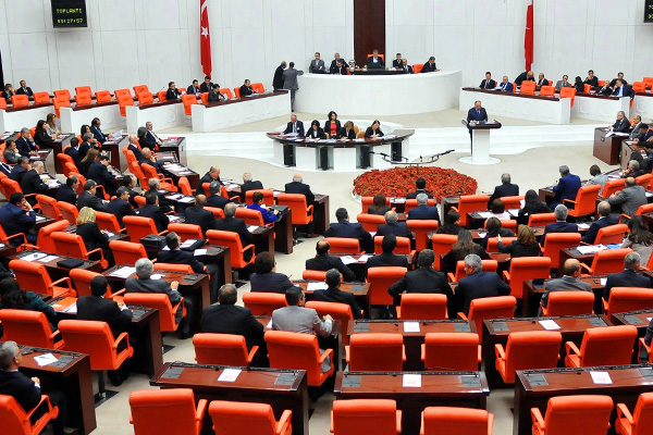 Meclis 2 haftanın ardından yeniden toplanıyor: İşte görüşülecek ilk kanun teklifi