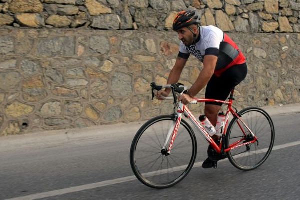 Bir bacağı olmayan engelli bisikletçi milli forma için pedala 'çift kuvvet' basıyor
