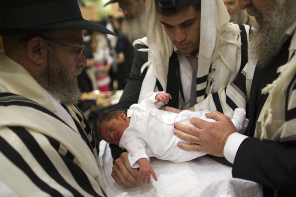 BAE'de ilk kez Yahudi sünnet töreni düzenlendi
