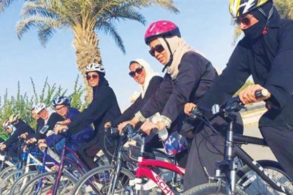 Suudi Arabistan’da bin kadın bisiklet kullandı