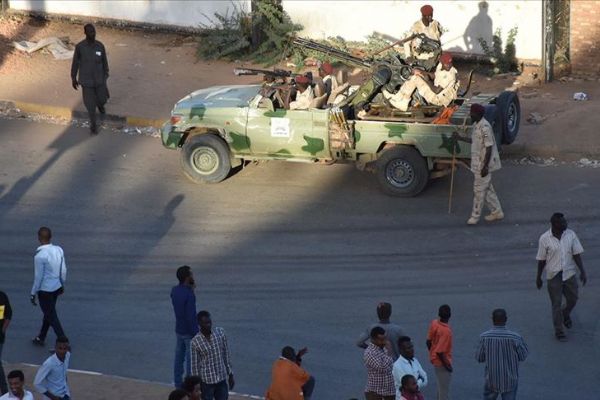 Sudan'da ordu istihbarat merkezlerine operasyon başlattı