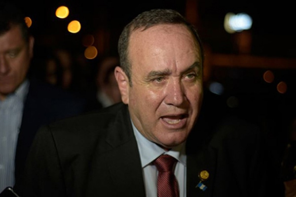 Alejandro Giammattei yemin etti