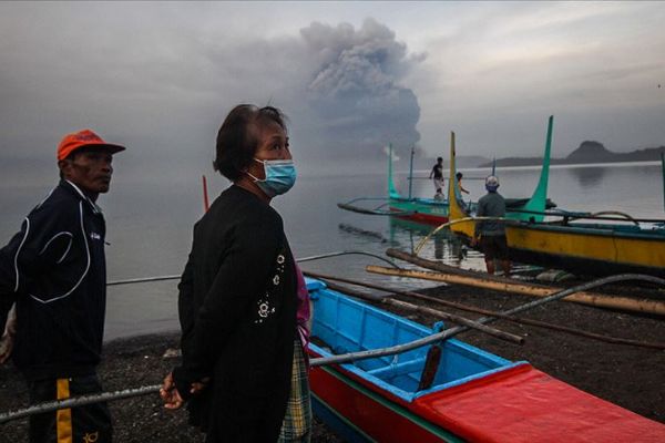 Filipinler'deki Taal Yanardağı'nın patlaması sonucu 2 bin kişi hayatını kaybetti