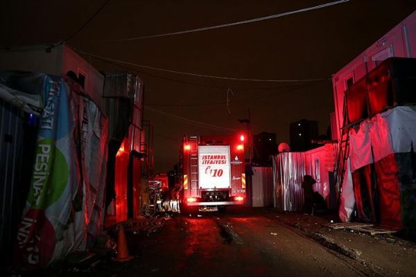 Sultangazi'de işçi konteynerinde çıkan yangında 1 kişi öldü