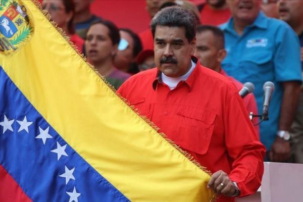 Maduro'dan çift başkan kriziyle bölünen Ulusal Meclis'e kapanma tehlikesi uyarısı
